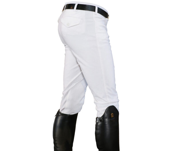 Die Chevalibe Reithose Roberto ist mit elastischem Kniebesatz (McCrown) ausgestattet, zusätzlich 2 Einschubtaschen vorne und 2 Gesässtaschen mit Knöpfen.
