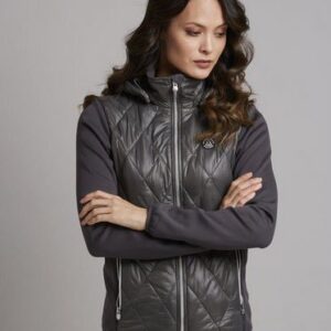 Das MountainHorse Cristal Hybrid Jacket ist eine sportliche Jacke mit Ärmeln aus technischem Fleece und einem gesteppten, wattiertem Körper für Extrawärme.