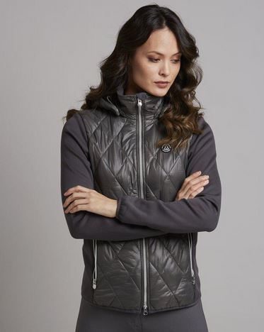 Das MountainHorse Cristal Hybrid Jacket ist eine sportliche Jacke mit Ärmeln aus technischem Fleece und einem gesteppten, wattiertem Körper für Extrawärme.